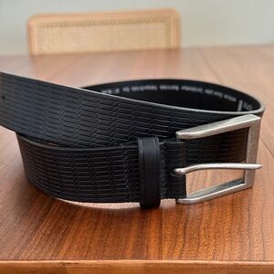 Levi's Black Textured Men's Belt with Silver Buckle